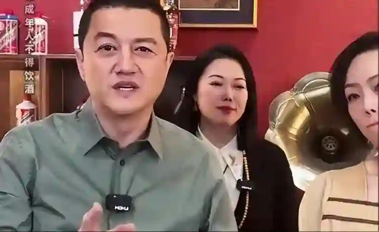 王菲当年的白眼，早就提醒海哈金喜了，但她偏偏不撞南墙不回头！