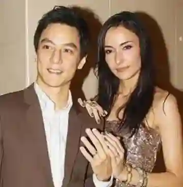 吴彦祖为妻Lisa庆生，直言美好年华在后