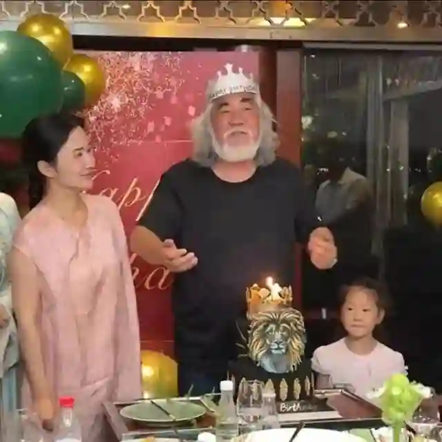 彻底不装了！张纪中夫妇人设崩塌，原来好恩爱都是“装”出来的