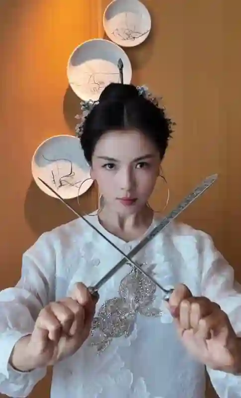 刘涛簪福州“三条簪”化身飒爽侠女，凌厉眼神诠释坚毅风骨