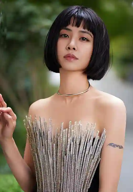 明星演唱会内卷严重，歌手着装新奇特花样百出，谁能卷得过蔡依林