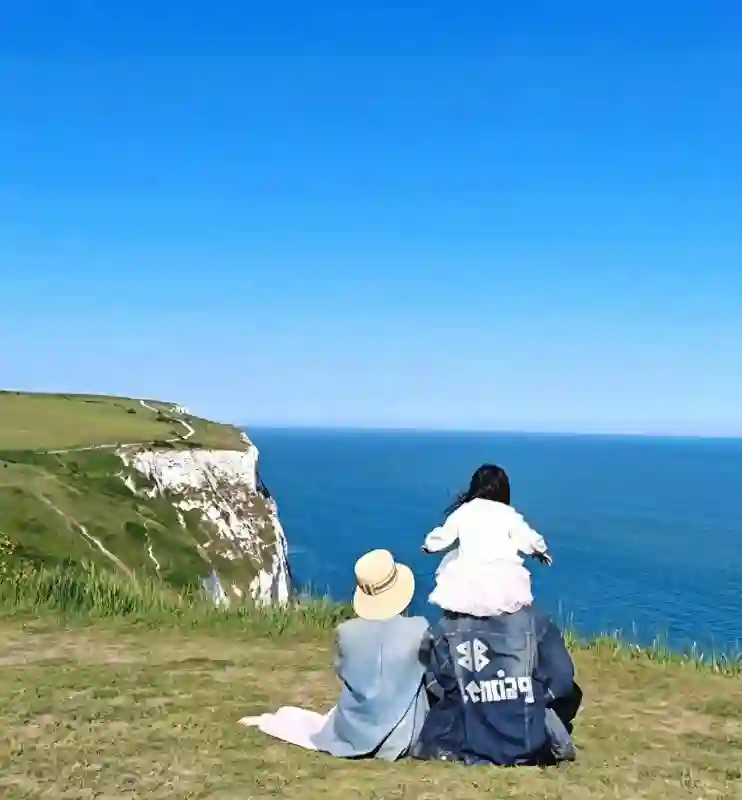 唐艺昕与女儿英国度假照曝光，爱情与家庭的甜蜜瞬间