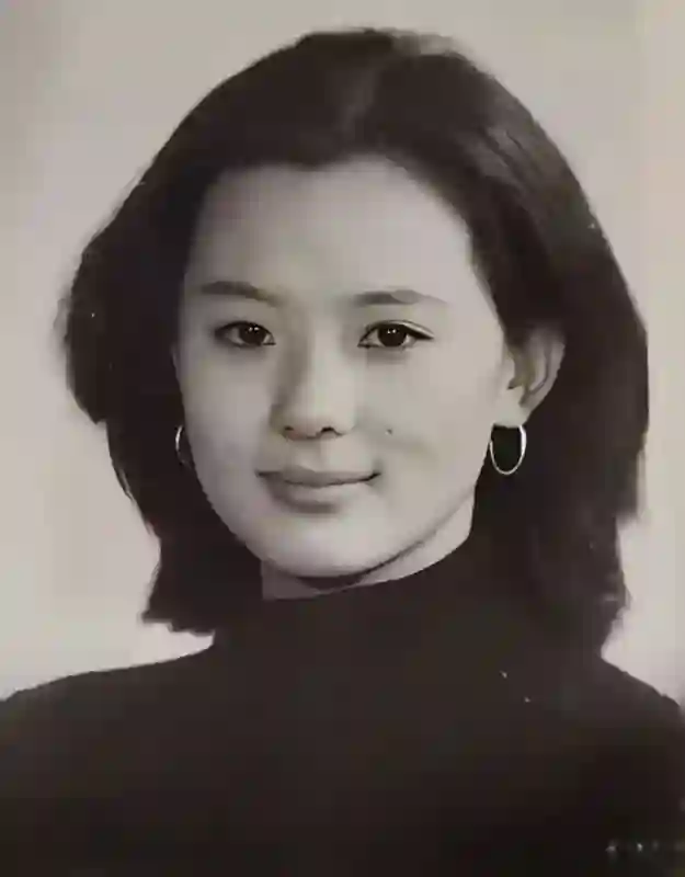 王菲也没想到，自己抛弃的前男友栾树，如今在咏梅手里闪闪发光
