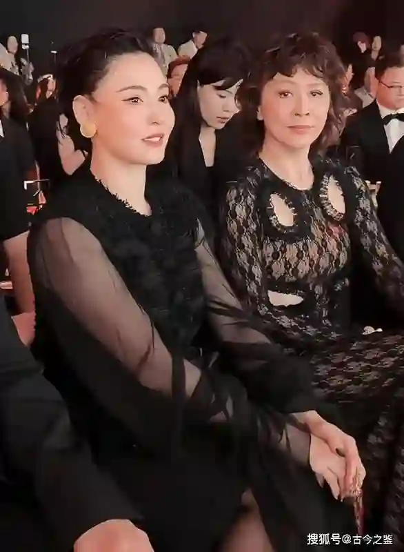 张柏芝出席活动颜值崩塌？眼睛一大一小很怪异，网友：变大小眼了