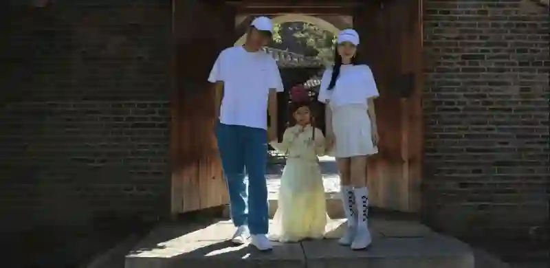 这一次，甜馨终为李小璐的错误买了单，年仅13岁懂事得让人心疼