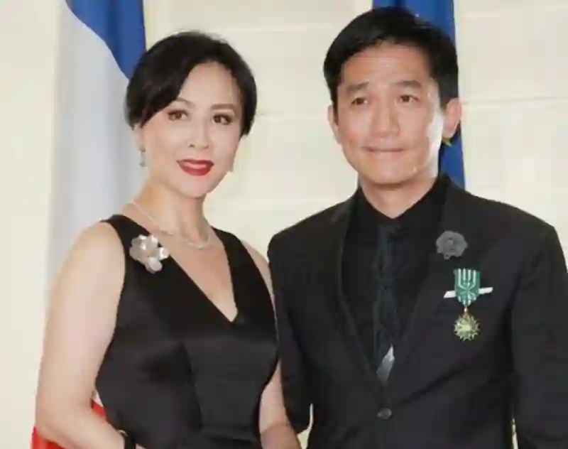 事实证明，与刘嘉玲中日分居的丁克一族梁朝伟，已走上另一条大道