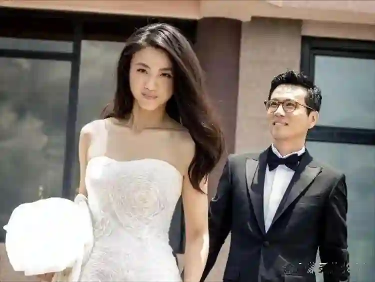 汤唯消失15年，45岁现状曝光:离开娱乐圈的日子，在乡下种菜养鸡