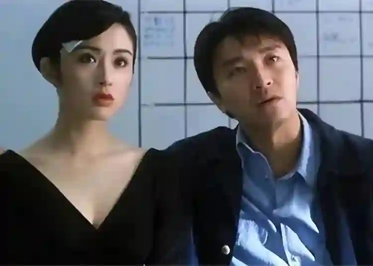 57岁张敏在浙江，皮肤好白，脸几乎无皱纹，与小10岁男友定居当地