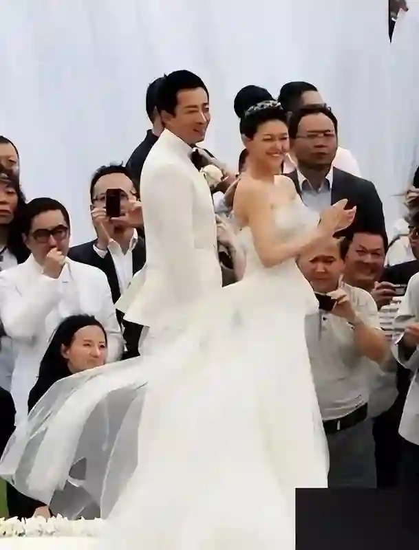 比汪小菲还惨？王思聪突传噩耗，他也走上了父亲王健林老路