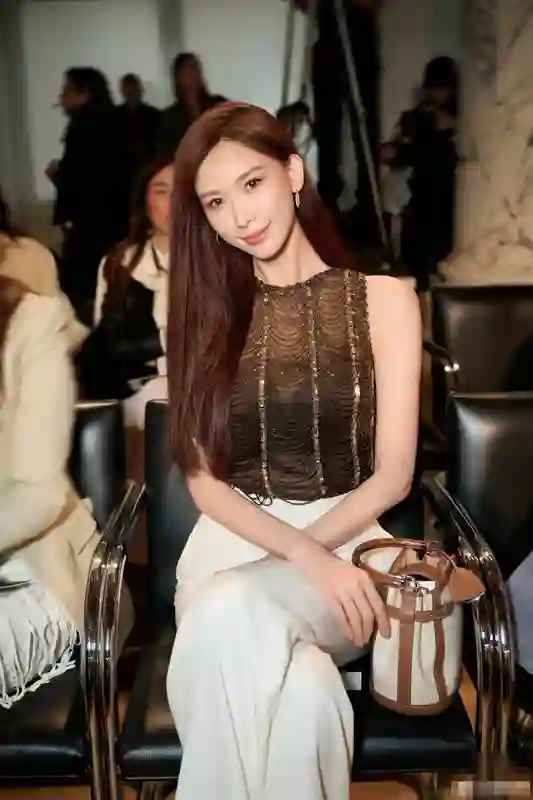 林志玲与安妮海瑟薇合照, 两大女神美貌惊艳, 50岁志玲冻龄逆袭