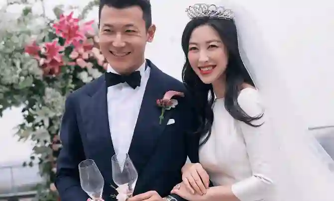 40岁朱珠北京家中宴客，老公掌厨堪比五星级大餐，3岁女儿正脸罕见曝光