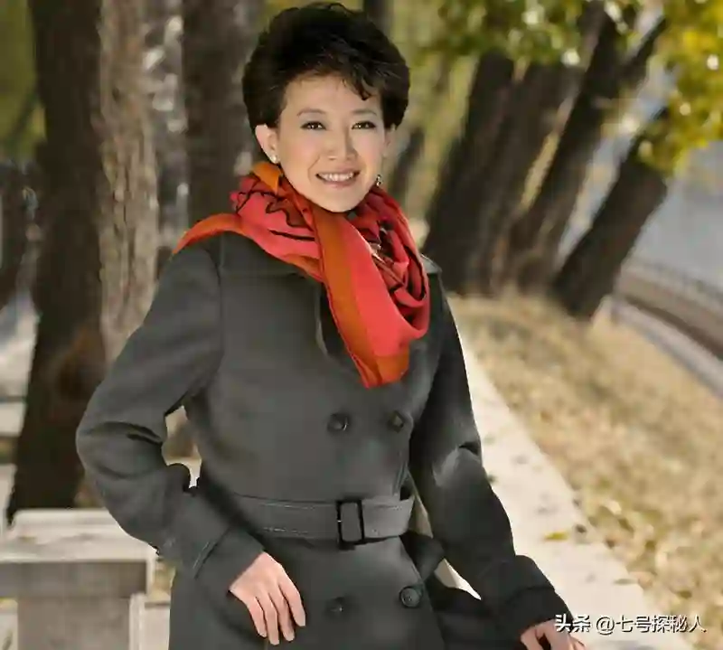 至今未嫁的4位央视女主持，个个情史干净，最大52岁最小35岁