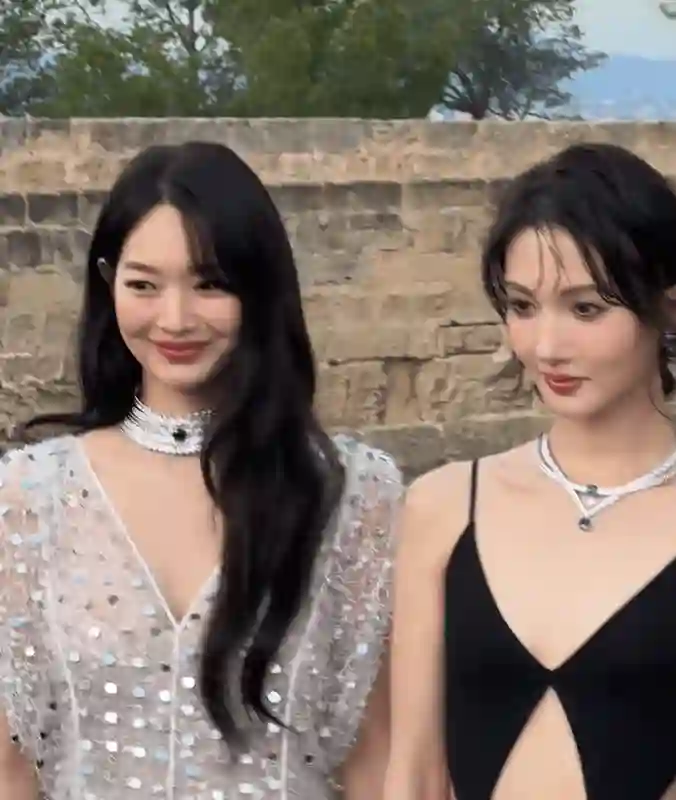 金晨最新生图撞脸金星，湿发造型太油腻，医美感比韩国女星还重