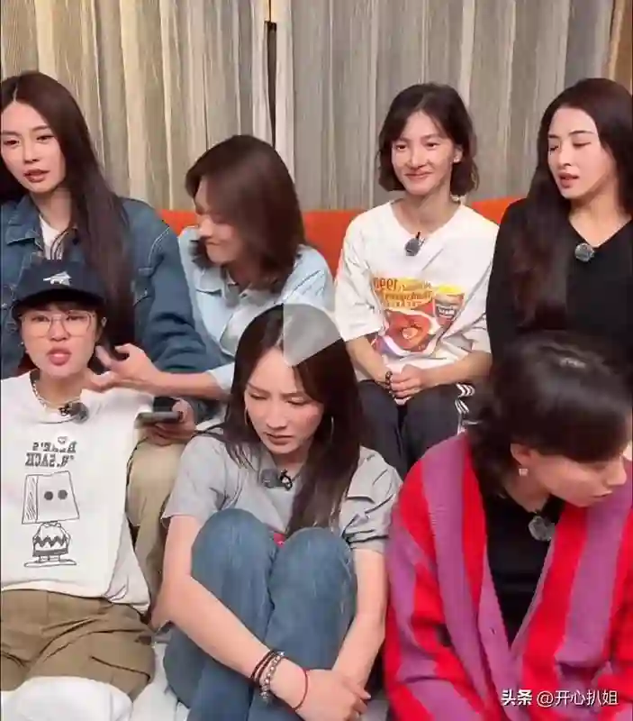 金晨的脸好吓人，鼻子歪了，嘴也歪了，动脸后遗症太可怕，脸僵了