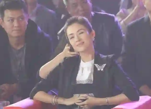 章子怡一觉醒来天塌了！知名导演曝一线女星耍大牌，网友细扒炸锅