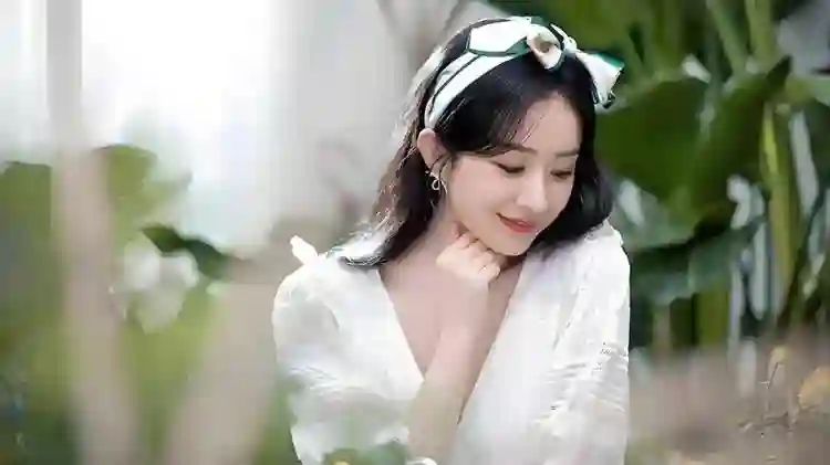 37岁的赵丽颖还在吃少女这碗饭，是后继无人，还是想在舒适圈躺平