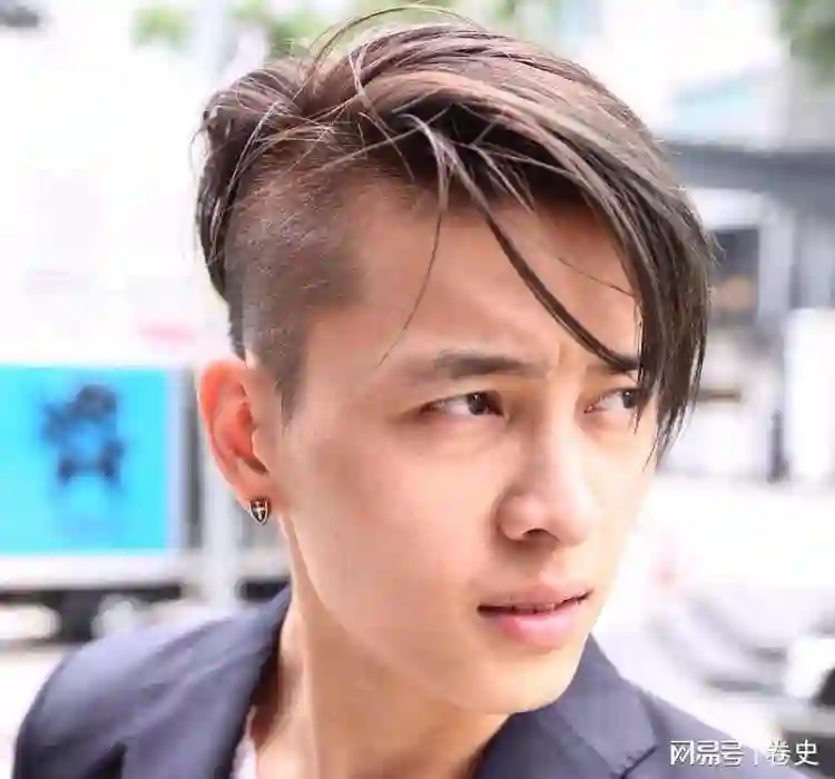 仅仅2个月像换了个人，产后复出的吴谨言，终究是走了杨幂的老路
