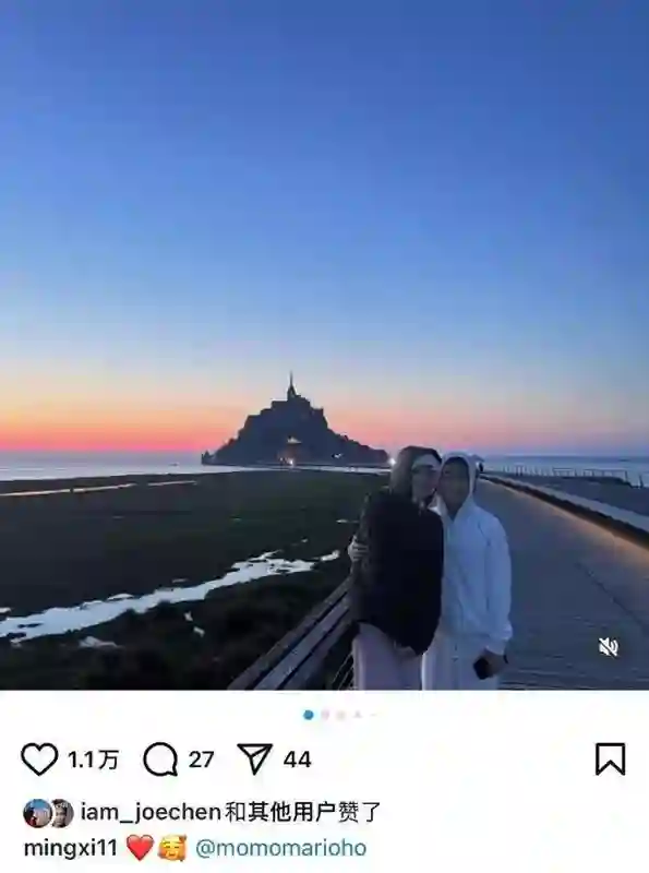 奚梦瑶和老公过二人世界！五一假期巴黎旅游，何猷君搂着高大的她