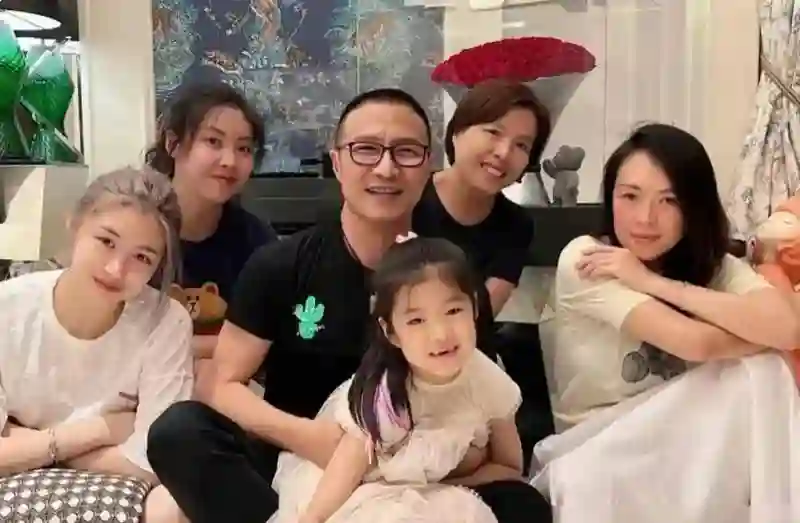 46岁章子怡又创奇迹，这一回，直接让整个娱乐圈陷入“沉默”！