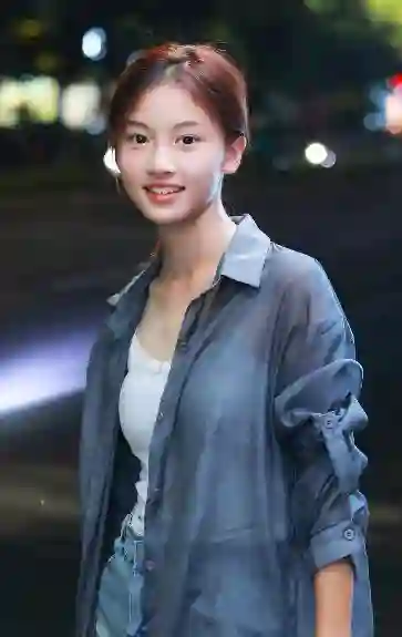 女孩撞脸张柏芝杨颖走红，她是宋祖儿接班人还是下一个奶茶妹妹？