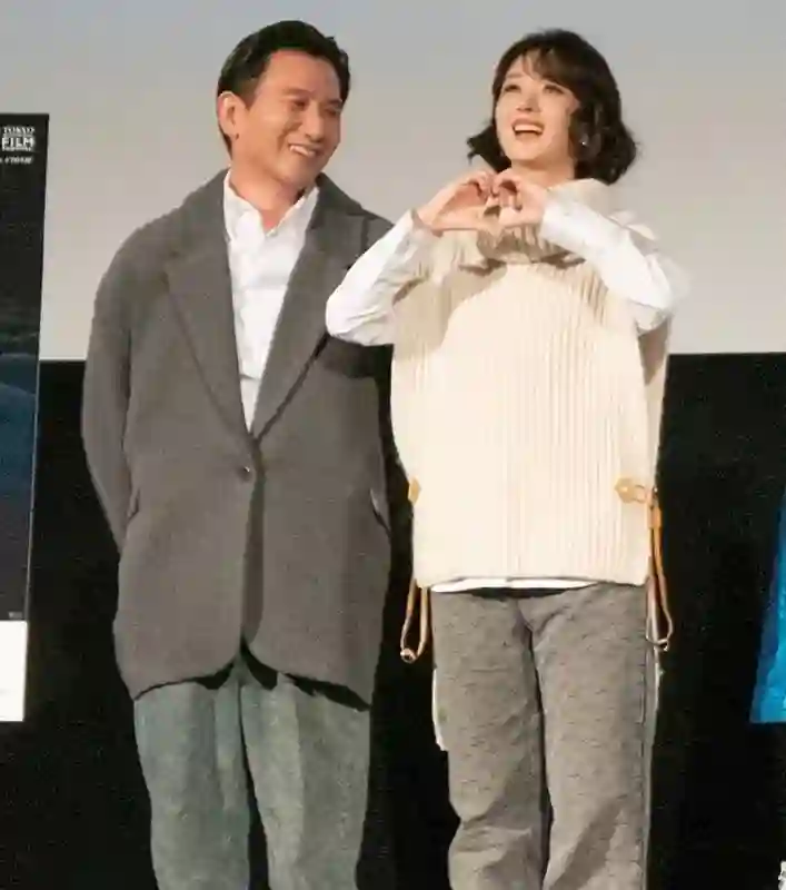 赵丽颖“隐婚瓜”再升级！带儿子郊游疑似赵德胤陪同，双方未回应