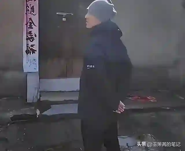 58岁任贤齐现状：回武汉翻修老宅，把父母宠成宝，一家六口很幸福
