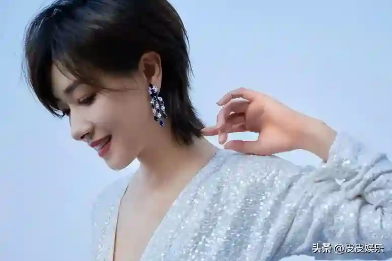 与胡歌互相成就，不婚主义却隐婚生子，43岁万茜成为人生赢家