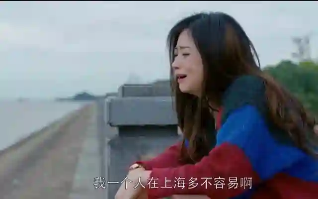 直到看到关晓彤的眼泪，才明白蒋欣拿奖的不易，资本圈杀人不见血