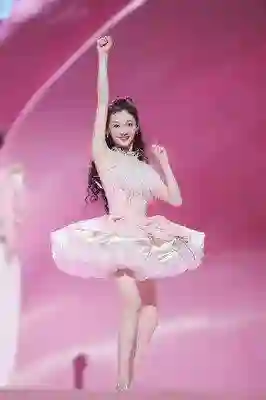 冯小刚直言：她太能装了，永远红不了，更别说拿奖了