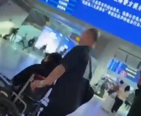 突发！章子怡摔倒，经纪人是这样说的：已经看过医生了，在往好的方向走