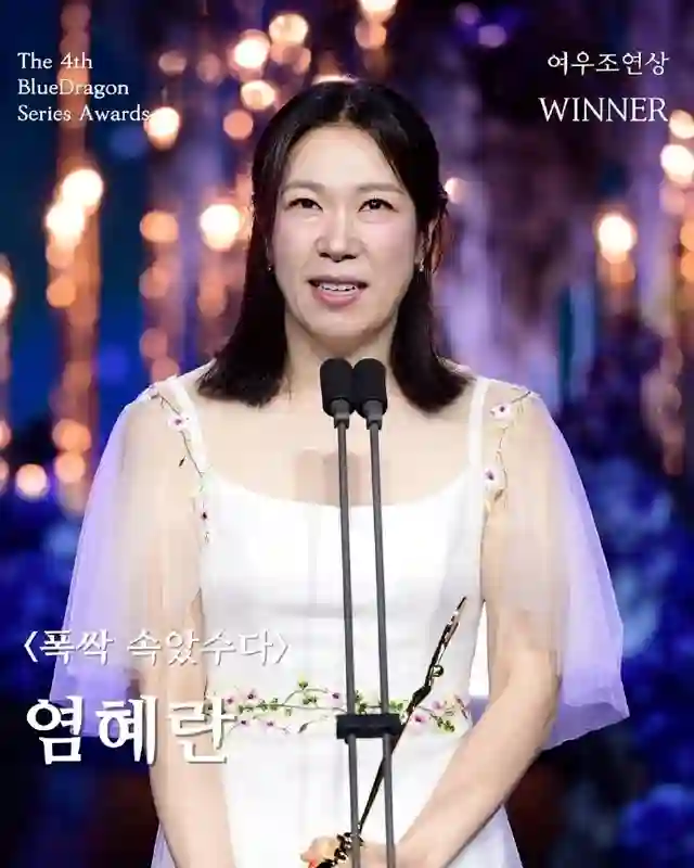 韩国青龙奖：IU拿视后美如初恋，李惠利变黑魔女，朴宝剑帅回巅峰