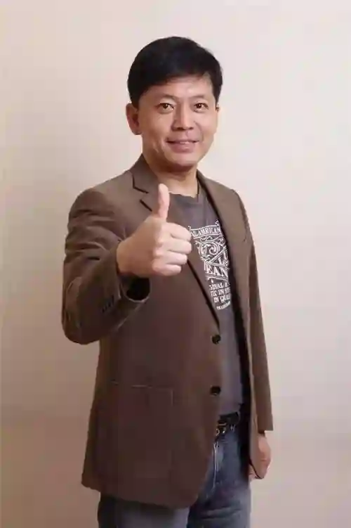 演员何政军：我这辈子最正确的决定，就是娶了个平凡的妻子