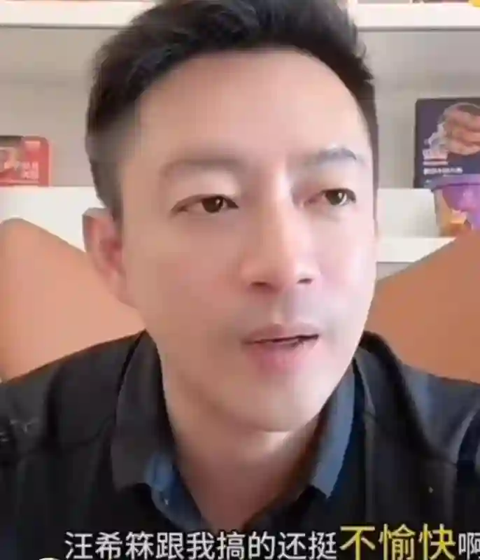 张兰发小玥儿正脸，隔空喊话S妈报警，网友建议“老死不相往来”