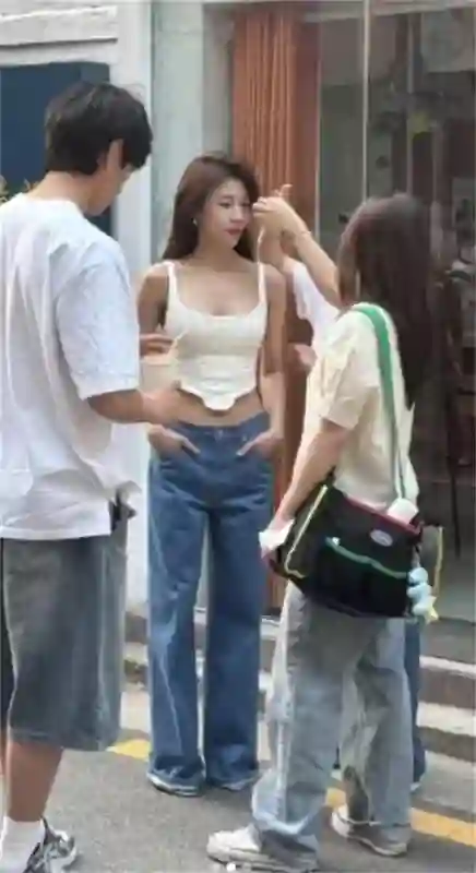 48岁韩星河智苑近况曝光，网友感叹：我20岁都自愧不如