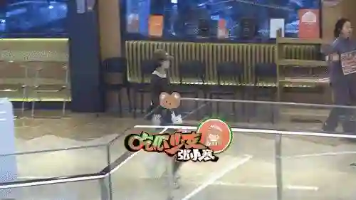 目击者回应赵丽颖赵德胤同游公园，赵德胤牵的是自己的孩子？