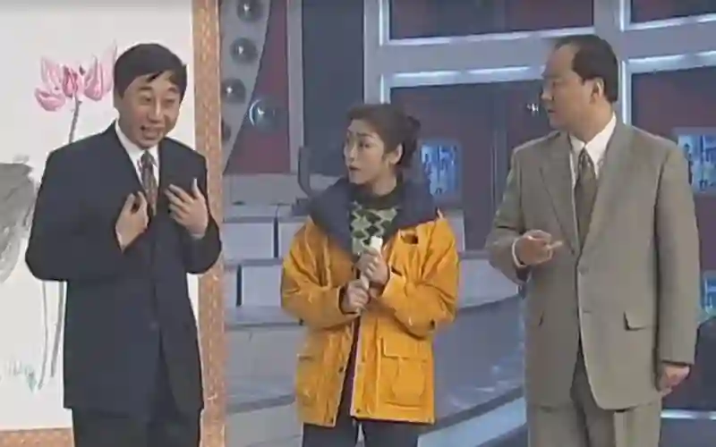 时隔七年，王菲戴着两个虾片（未炸版）再登春晚