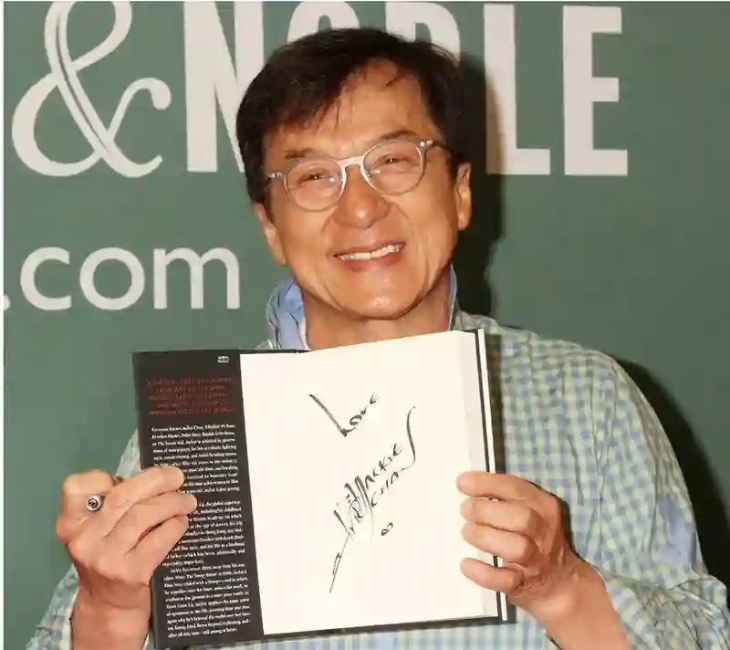 都说吴绮莉人生失败，自己糟糕，女儿也糟糕，可林凤娇也好不到哪