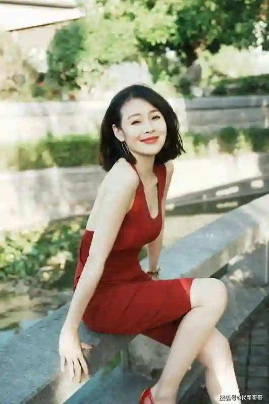 “倪虹洁身材好辣”上热搜，年过40岁身材获赞的女星还是有谁？