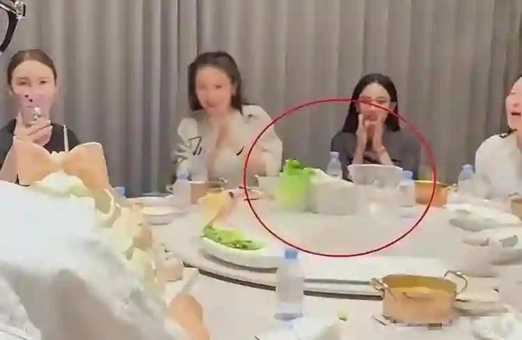 古力娜扎33岁生日暴瘦上热搜！素颜吃火锅惊呆网友：这身材认真的