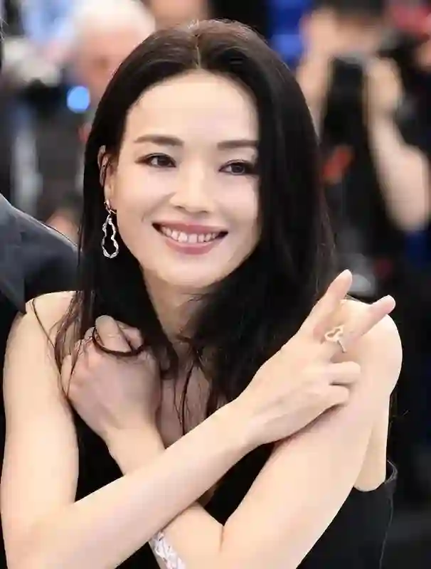 49岁舒淇再破“天花板”，这一次，她让冯小刚和整个娱乐圈沉默了