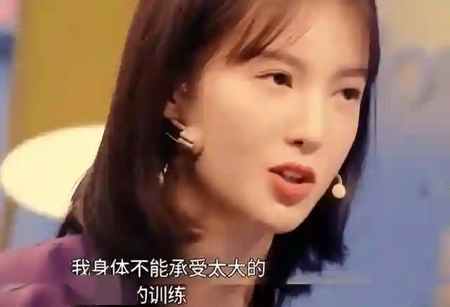 情史混乱、整容上瘾，这一次，谁都救不了鼻歪嘴斜的资源咖金晨！