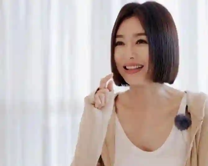 秦岚有多美？刘芸：追她的人太多了，上学时长得漂亮被男生尾随！