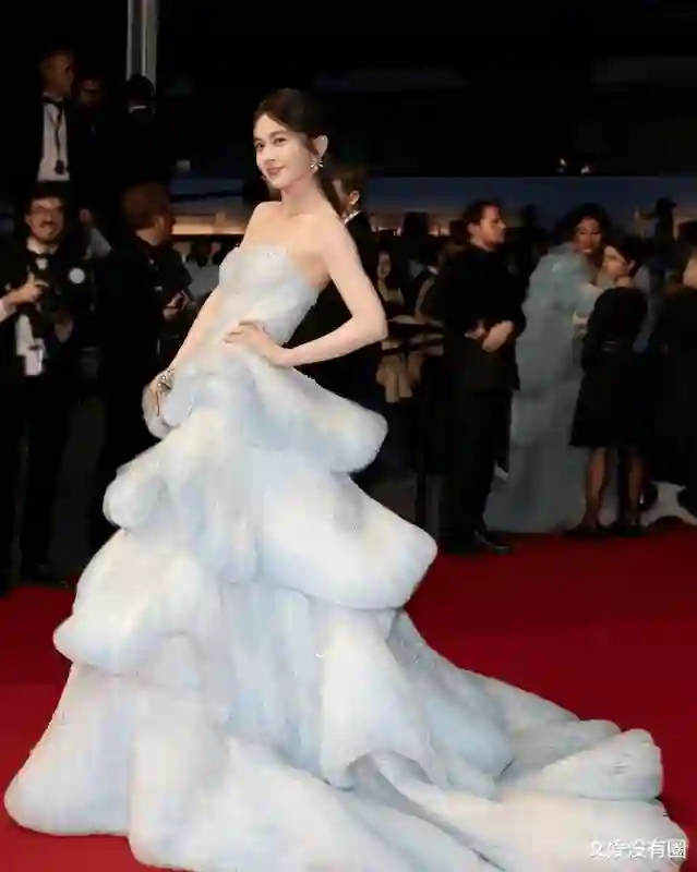 赵樱子阿汤哥握手被嘲，姜尘发文力挺：嫉妒心太可怕！