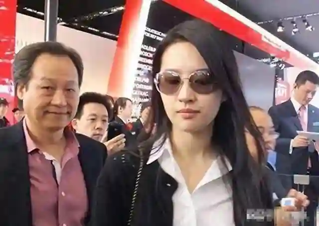母女通吃?陈金飞和刘亦菲母女都有绯闻,跟杨采钰分手,再捧刘亦菲