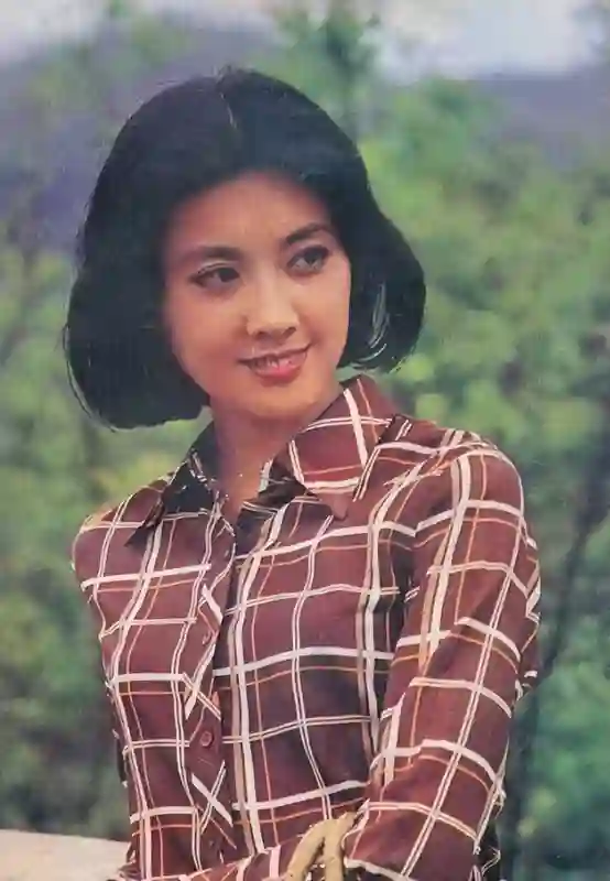 看了70岁林青霞和73岁朱琳近照，才明白大陆美人和台湾美人的区别