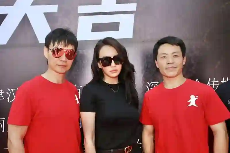 电影《怒火营救》定档5月4日：跨国营救生死搏杀，暴力美学硬核开打！