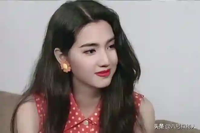 被大佬捧上位，与富商闪婚闪离，未婚生子遭抛弃的她，后来怎样？