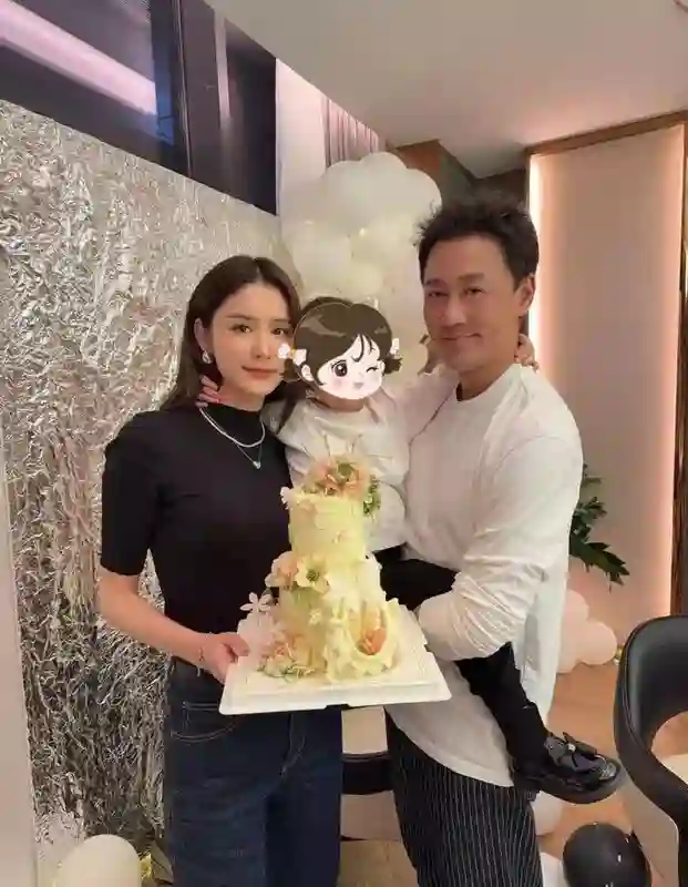 林峯老婆张馨月520闹笑话，p图瓜持续发酵，男方也很无奈