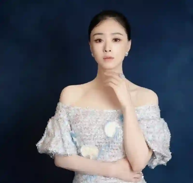 闫妮的腿、钟楚曦的身段、宋佳的发际线，这届白玉兰奖看点真不少