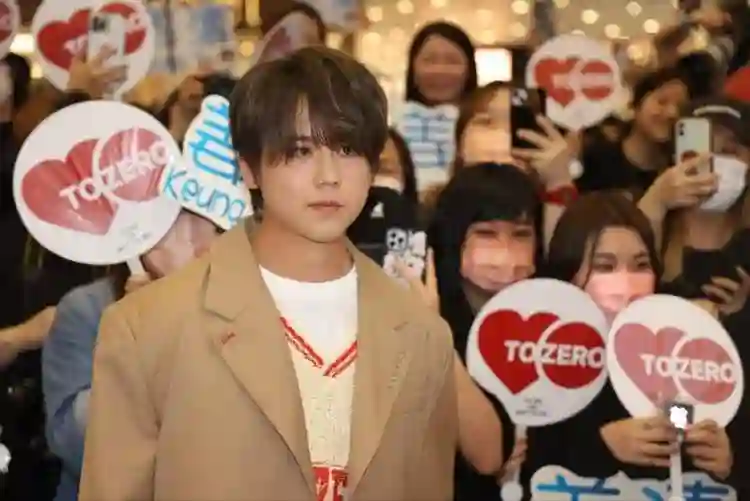 生日轰动香港，大咖给足面子，被炮轰不断的26岁香港顶流姜涛凭啥